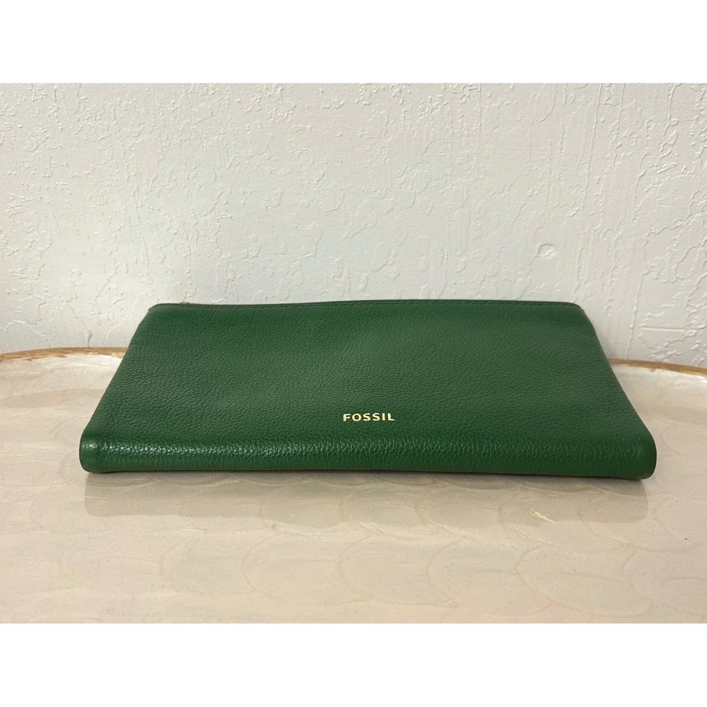 Fossil slim clutch